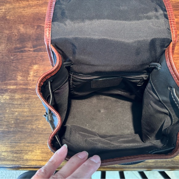 top zipper yeti bag M20 Hopper Cooler Backpack Constructed with a waterproof Category_New Releases Color::Chart Shad Is this the biggest